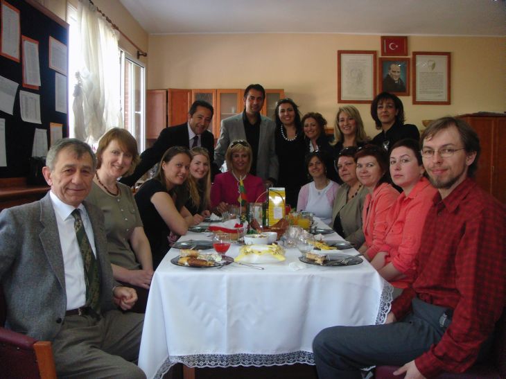 international meeting long dinner table