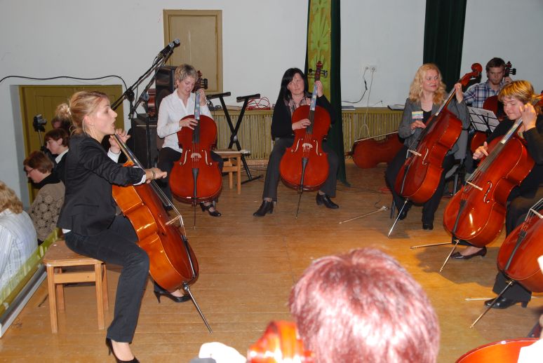 cello circle adolescents happy group lesson